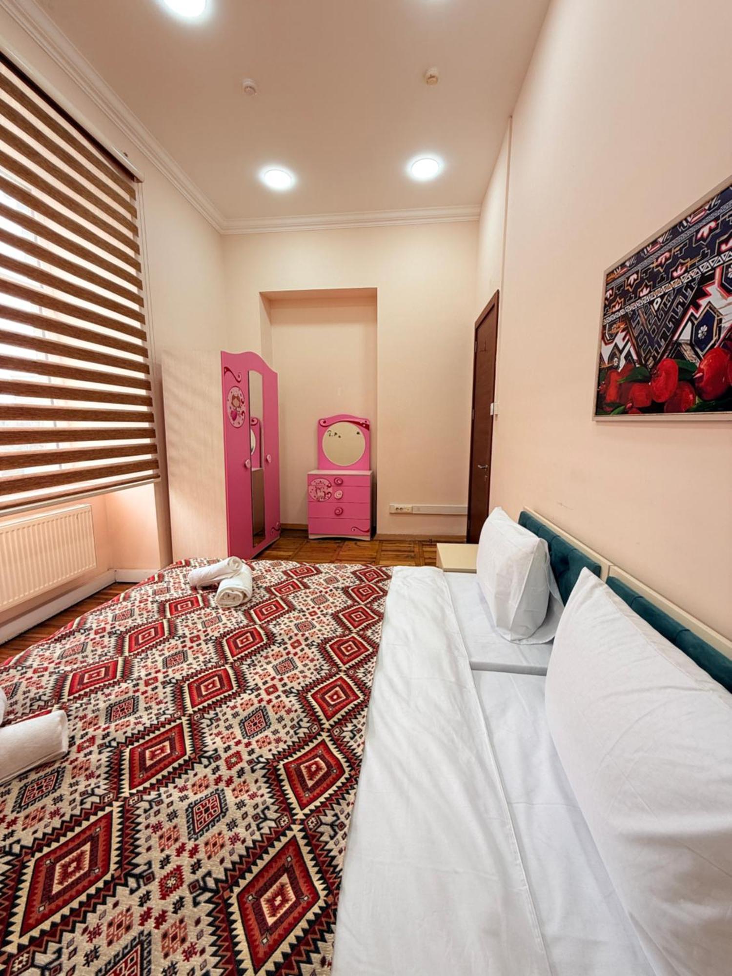 Alara Inn Hostel & Hotel Bakoe Buitenkant foto
